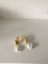 Load image into Gallery viewer, Marguerite Drop Earrings
